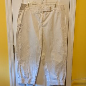 Ladies white crop pants, size 18